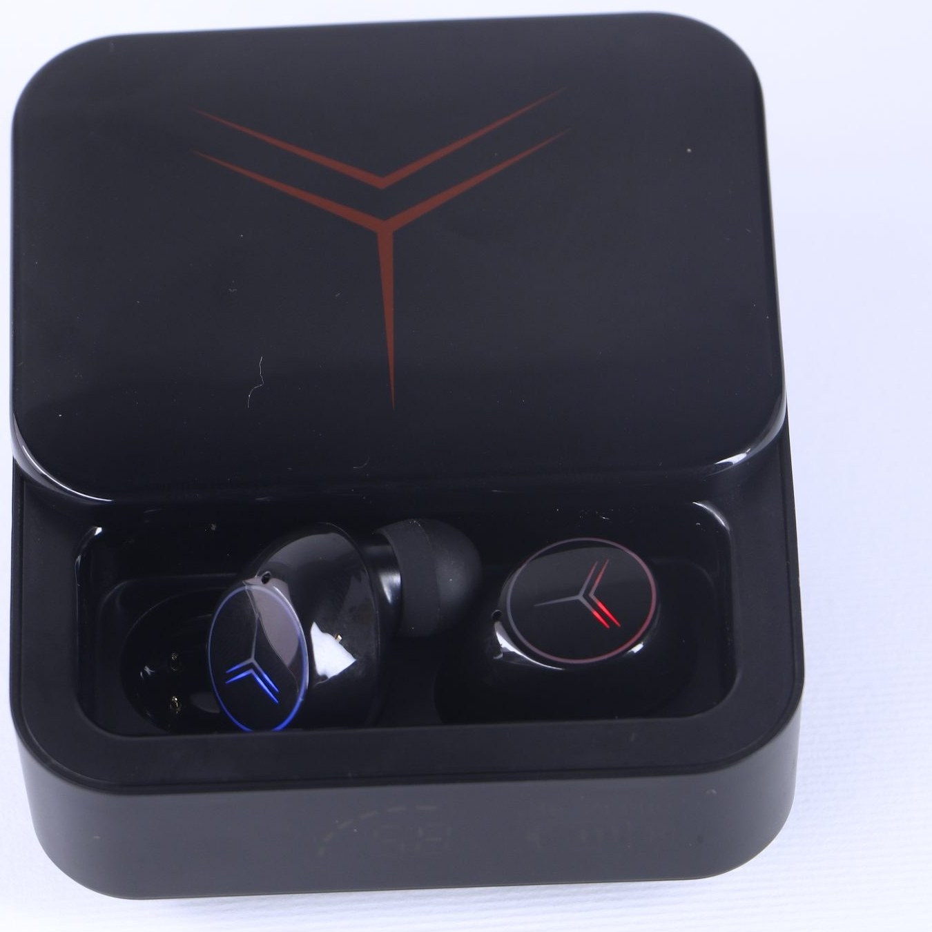 ایرپاد M88 در گوش – طراحی سبک و راحت