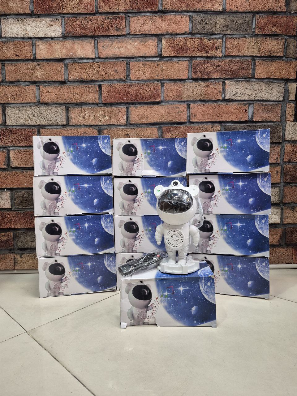 چراغ خواب طرح فضانورد برای دکور اتاق