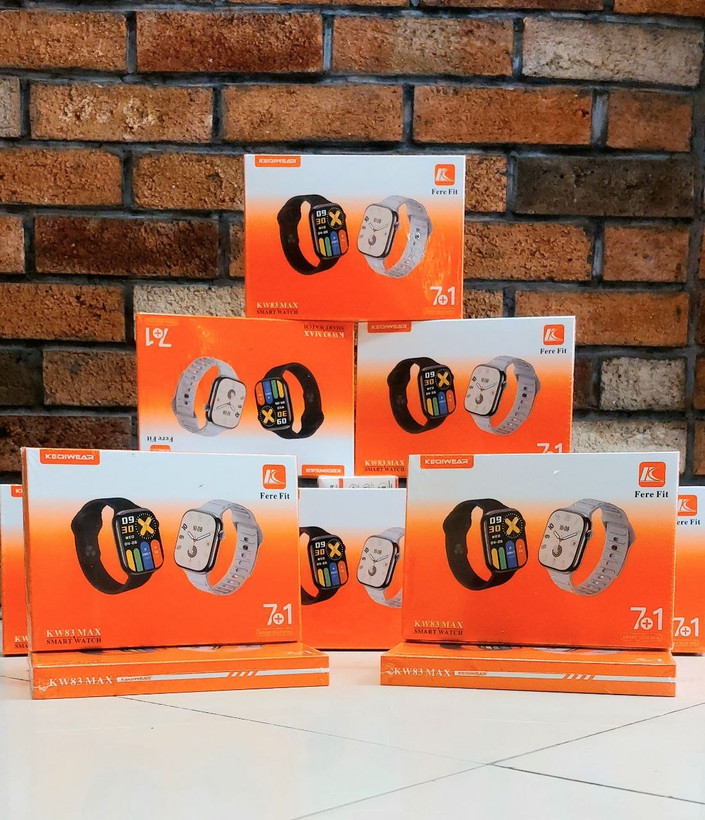 چرا KW83 Max ارزش خرید دارد؟ اولین چیزی که با در دست گرفتن این ساعت متوجه میشوید، طراحی ارگونومیک و صفحه نمایش فولاسکرین آن است. این ساعت در دسته «ساعتهای هوشمند اقتصادی اما باکیفیت» قرار میگیرد. قابلیت مکالمه بلوتوثی در این مدل بسیار روان عمل میکند و شما را از چک کردن مداوم گوشی بینیاز میکند.